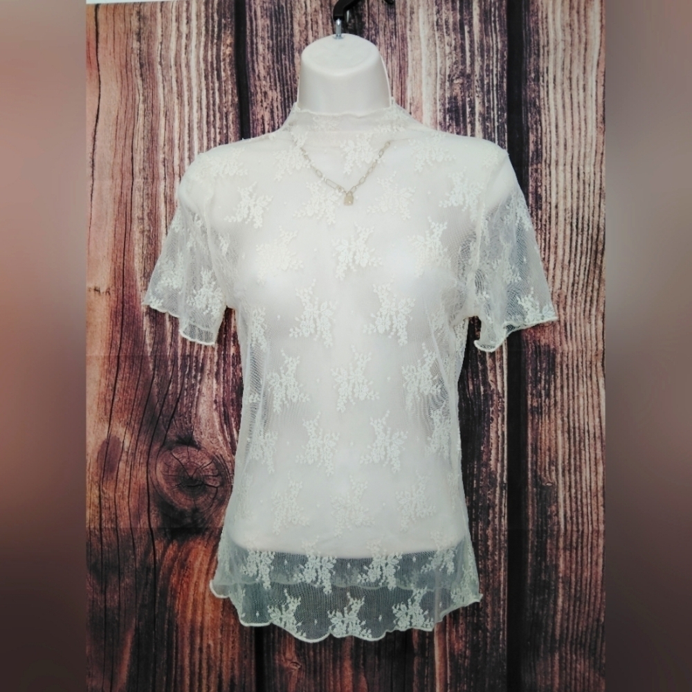 Reoria Elegant Cream Lace Top NWOT Size M